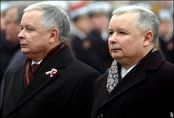 Lech Kaczynski y su hermano Jaroslaw