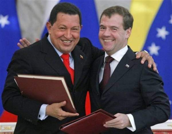 Chávez y Medvedev firman más acuerdos