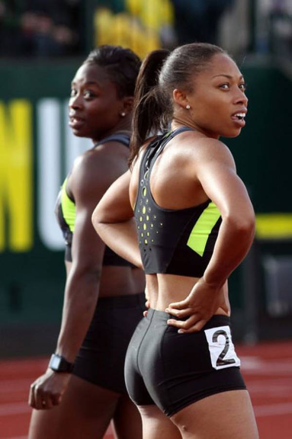 Allyson Felix (derecha) y Jeneba Tarmoh