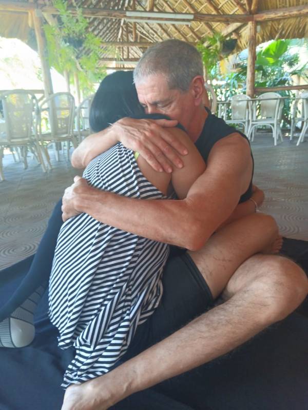 La demostración de afectos en una relación de muchos años es crucial para mantener la cercanía física. 