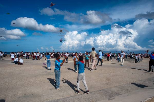 Pioneros de Cuba alzan papalotes contra el bloqueo (+Fotos)